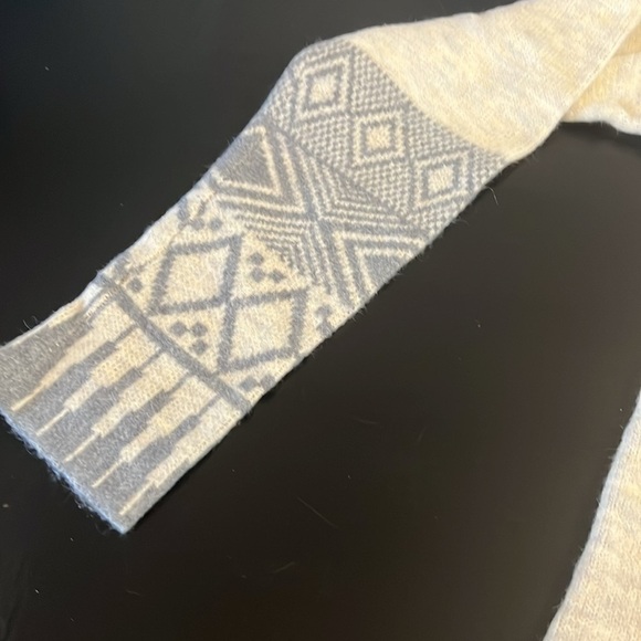 Hem & thread Cozy Cream and Gray Patterned Hoodie - Picture 5 of 8